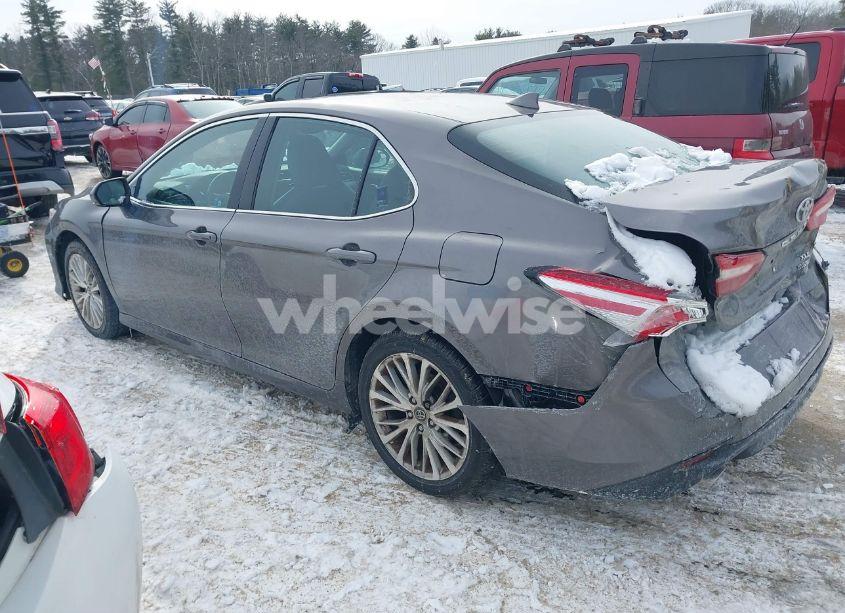 Photo 3 of 2019 Toyota Camry HYBRID XLE (VIN 4T1B21HK9KU511194)
