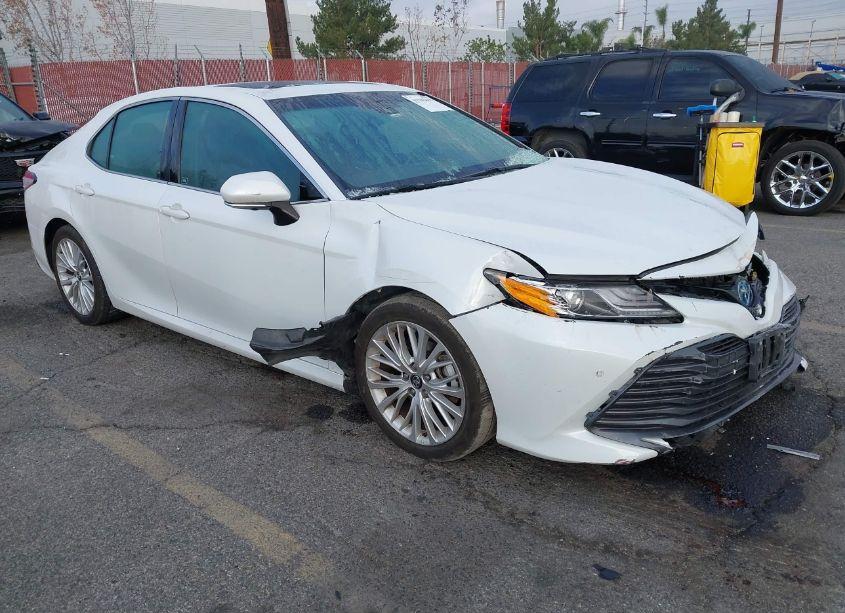 2018 Toyota Camry HYBRID XLE (VIN 4T1B21HKXJU006621) main photo