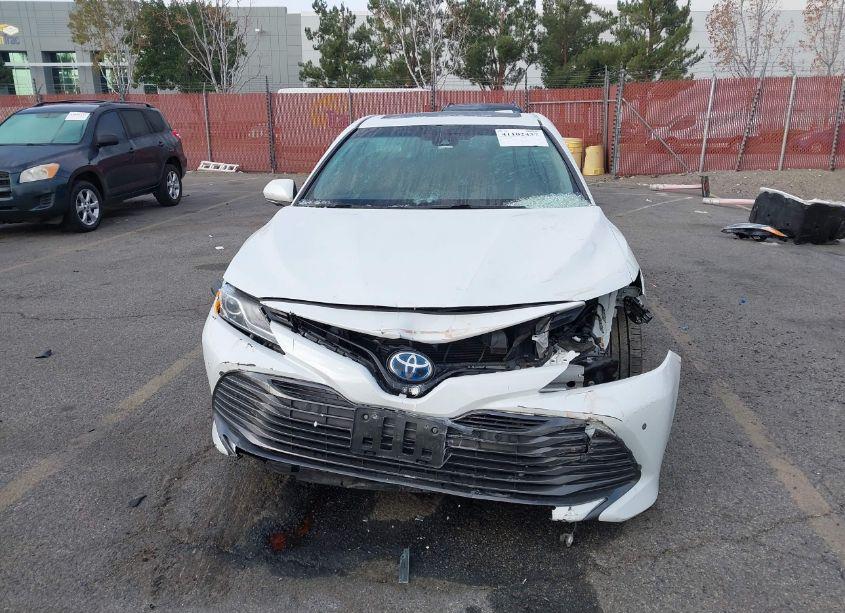 Photo 13 of 2018 Toyota Camry HYBRID XLE (VIN 4T1B21HKXJU006621)
