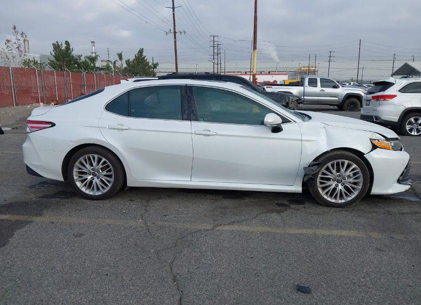 Photo 14 of 2018 Toyota Camry HYBRID XLE (VIN 4T1B21HKXJU006621)