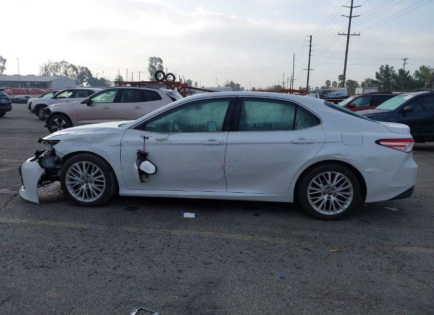 Photo 15 of 2018 Toyota Camry HYBRID XLE (VIN 4T1B21HKXJU006621)