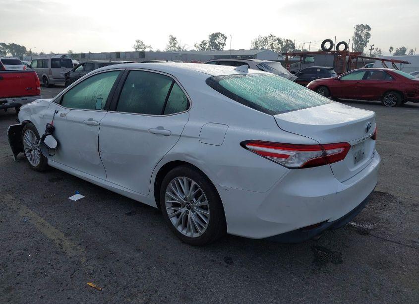 Photo 3 of 2018 Toyota Camry HYBRID XLE (VIN 4T1B21HKXJU006621)