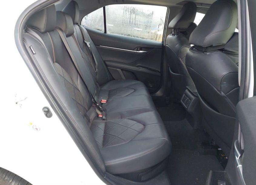 Photo 8 of 2018 Toyota Camry HYBRID XLE (VIN 4T1B21HKXJU006621)