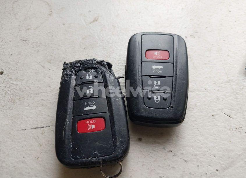 Photo 11 of 2018 Toyota Camry HYBRID SE (VIN 4T1B21HKXJU505905)