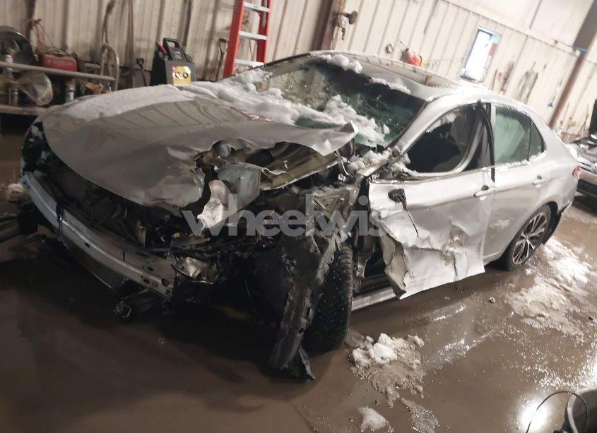 Photo 2 of 2018 Toyota Camry HYBRID SE (VIN 4T1B21HKXJU505905)