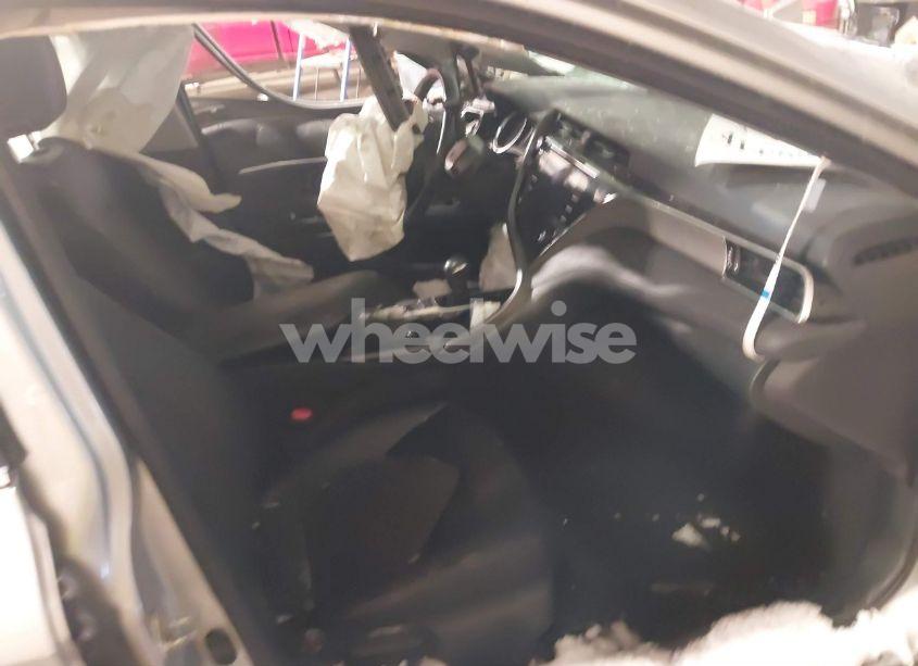 Photo 5 of 2018 Toyota Camry HYBRID SE (VIN 4T1B21HKXJU505905)