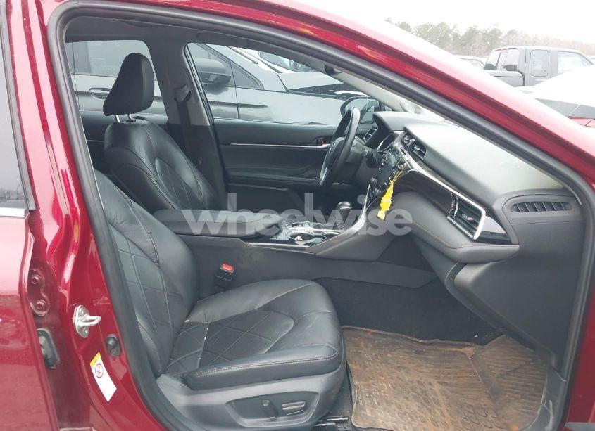 Photo 5 of 2018 Toyota Camry HYBRID XLE (VIN 4T1B21HKXJU506245)