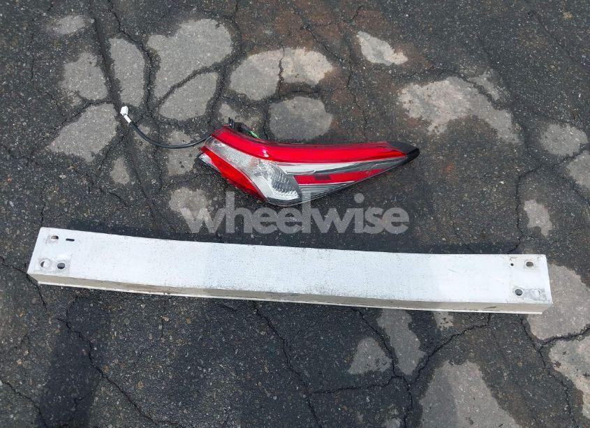 Photo 12 of 2019 Toyota Camry HYBRID SE (VIN 4T1B21HKXKU011982)