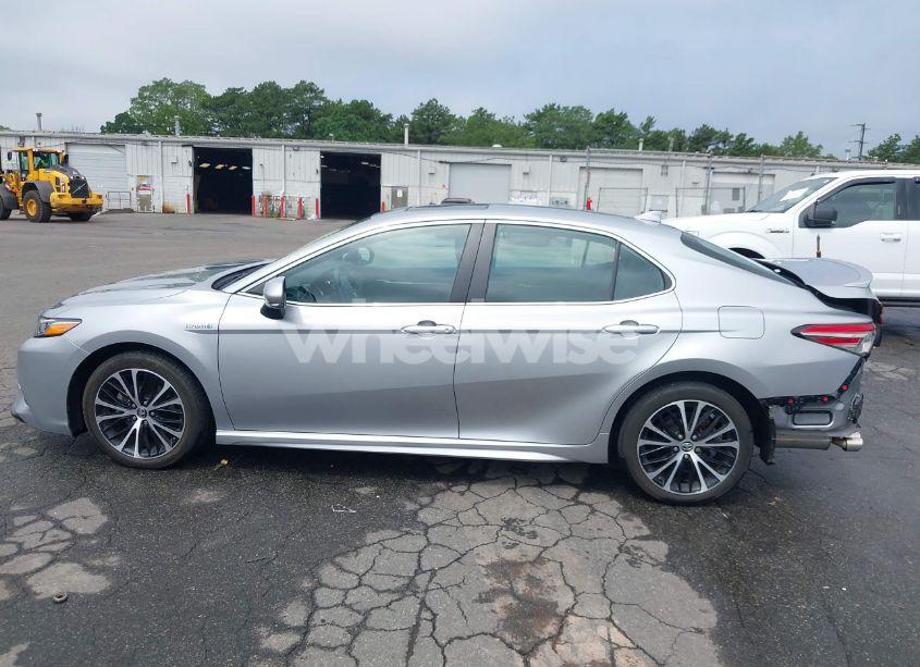 Photo 15 of 2019 Toyota Camry HYBRID SE (VIN 4T1B21HKXKU011982)