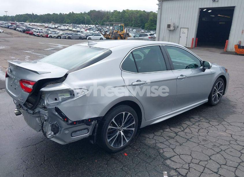 Photo 4 of 2019 Toyota Camry HYBRID SE (VIN 4T1B21HKXKU011982)