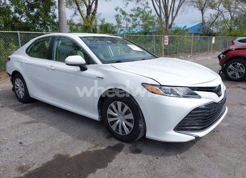 2019 Toyota Camry HYBRID LE (VIN 4T1B31HK1KU514944) main photo