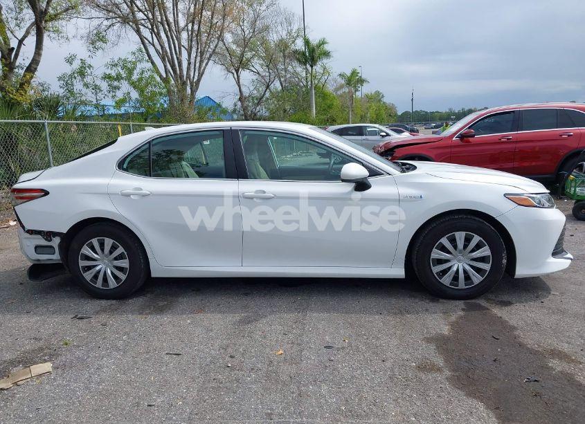 Photo 14 of 2019 Toyota Camry HYBRID LE (VIN 4T1B31HK1KU514944)