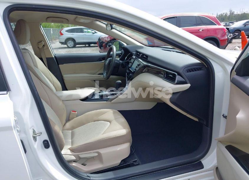 Photo 5 of 2019 Toyota Camry HYBRID LE (VIN 4T1B31HK1KU514944)