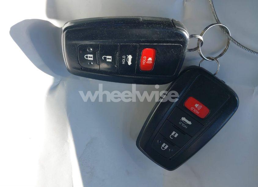 Photo 11 of 2018 Toyota Camry HYBRID LE (VIN 4T1B31HK2JU004309)