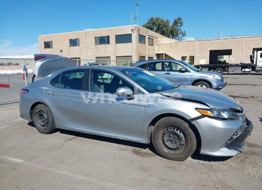 Photo 13 of 2018 Toyota Camry HYBRID LE (VIN 4T1B31HK2JU004309)