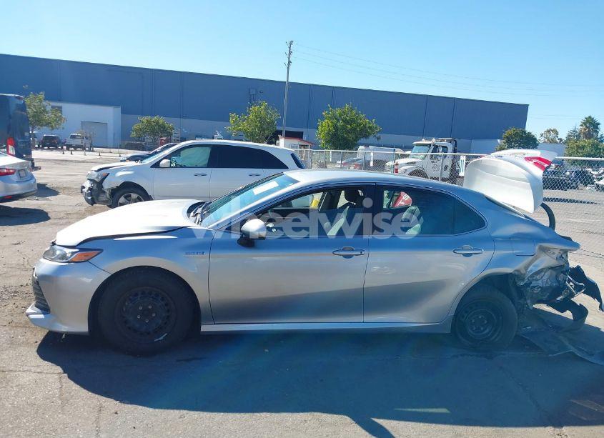 Photo 14 of 2018 Toyota Camry HYBRID LE (VIN 4T1B31HK2JU004309)