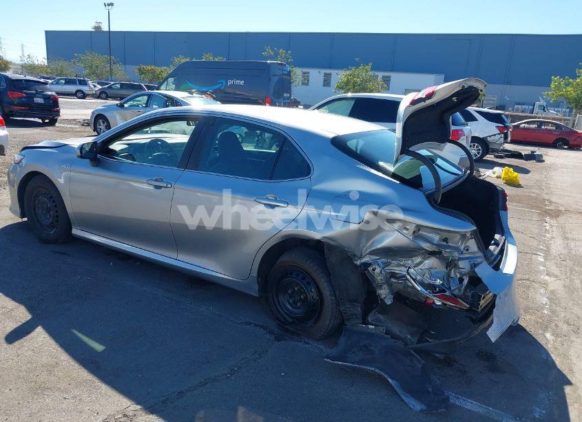 Photo 3 of 2018 Toyota Camry HYBRID LE (VIN 4T1B31HK2JU004309)