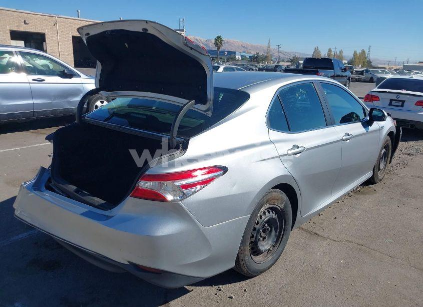 Photo 4 of 2018 Toyota Camry HYBRID LE (VIN 4T1B31HK2JU004309)