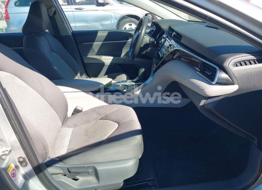 Photo 5 of 2018 Toyota Camry HYBRID LE (VIN 4T1B31HK2JU004309)