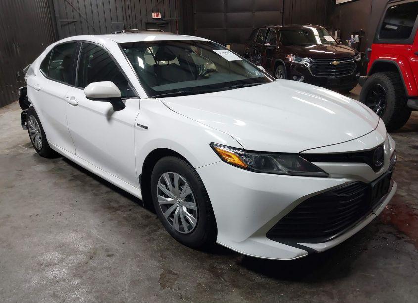 2018 Toyota Camry HYBRID LE (VIN 4T1B31HK2JU504390) main photo