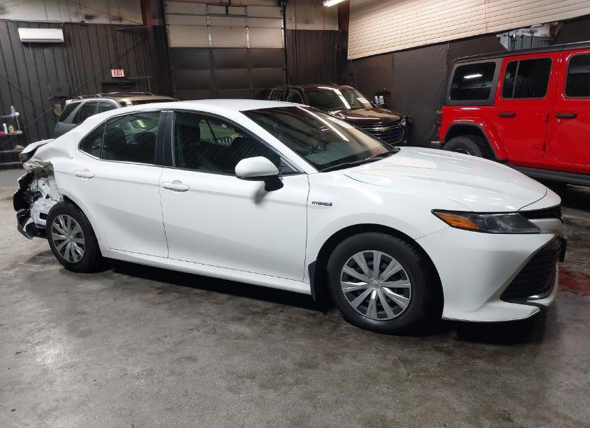 Photo 13 of 2018 Toyota Camry HYBRID LE (VIN 4T1B31HK2JU504390)