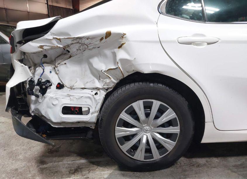 Photo 18 of 2018 Toyota Camry HYBRID LE (VIN 4T1B31HK2JU504390)