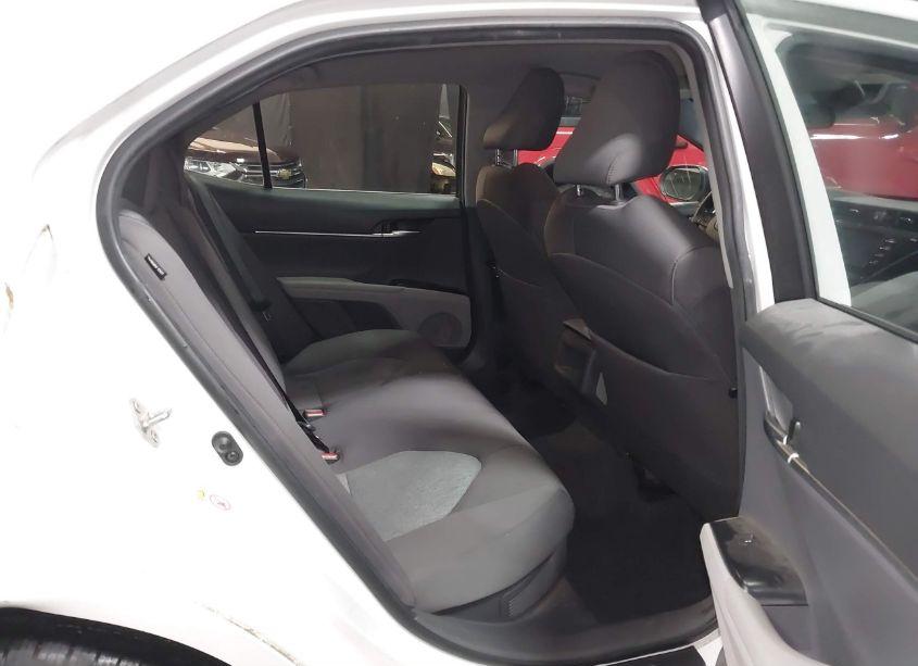 Photo 8 of 2018 Toyota Camry HYBRID LE (VIN 4T1B31HK2JU504390)