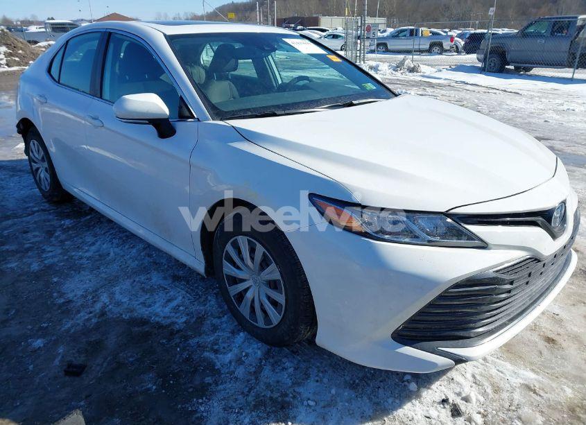 2019 Toyota Camry HYBRID LE (VIN 4T1B31HK2KU006126) main photo