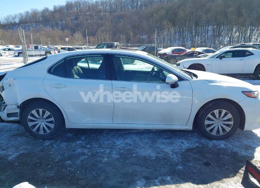 Photo 14 of 2019 Toyota Camry HYBRID LE (VIN 4T1B31HK2KU006126)