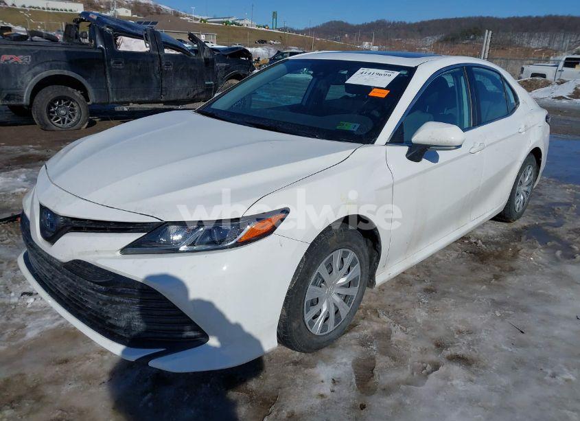 Photo 2 of 2019 Toyota Camry HYBRID LE (VIN 4T1B31HK2KU006126)