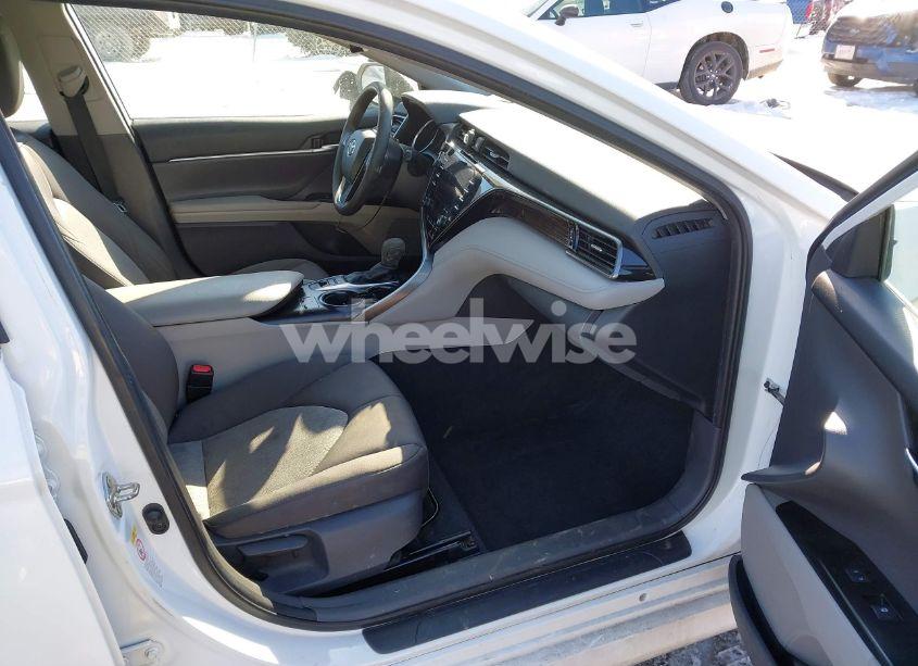 Photo 5 of 2019 Toyota Camry HYBRID LE (VIN 4T1B31HK2KU006126)