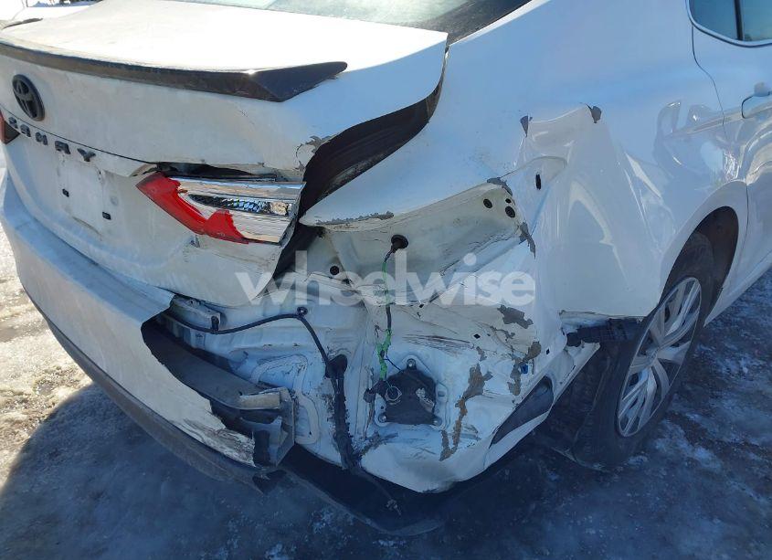 Photo 6 of 2019 Toyota Camry HYBRID LE (VIN 4T1B31HK2KU006126)