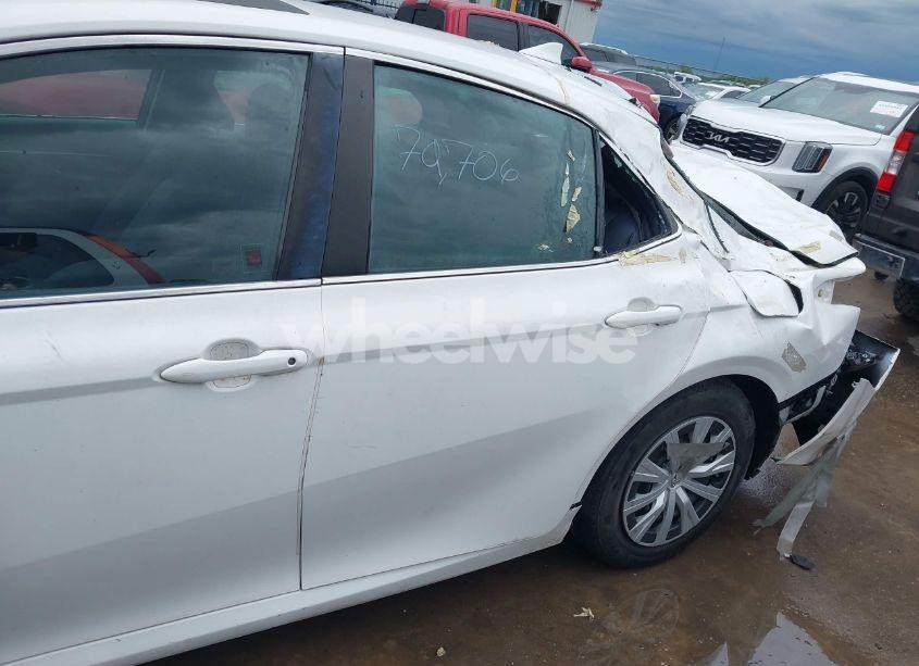 Photo 14 of 2018 Toyota Camry HYBRID LE (VIN 4T1B31HK4JU004246)