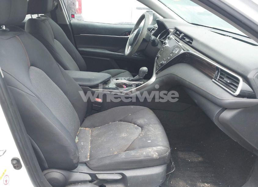 Photo 5 of 2018 Toyota Camry HYBRID LE (VIN 4T1B31HK4JU004246)