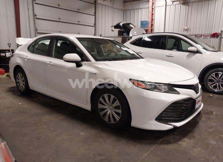 2019 Toyota Camry HYBRID LE (VIN 4T1B31HK4KU006046) main photo