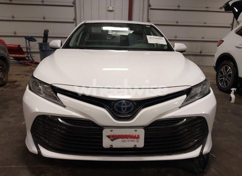 Photo 13 of 2019 Toyota Camry HYBRID LE (VIN 4T1B31HK4KU006046)