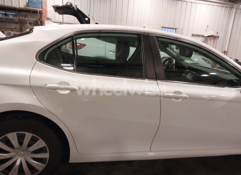 Photo 14 of 2019 Toyota Camry HYBRID LE (VIN 4T1B31HK4KU006046)