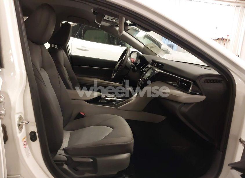 Photo 5 of 2019 Toyota Camry HYBRID LE (VIN 4T1B31HK4KU006046)