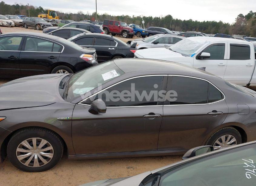 Photo 13 of 2019 Toyota Camry HYBRID LE (VIN 4T1B31HK4KU007116)