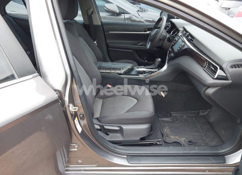 Photo 5 of 2019 Toyota Camry HYBRID LE (VIN 4T1B31HK4KU007116)