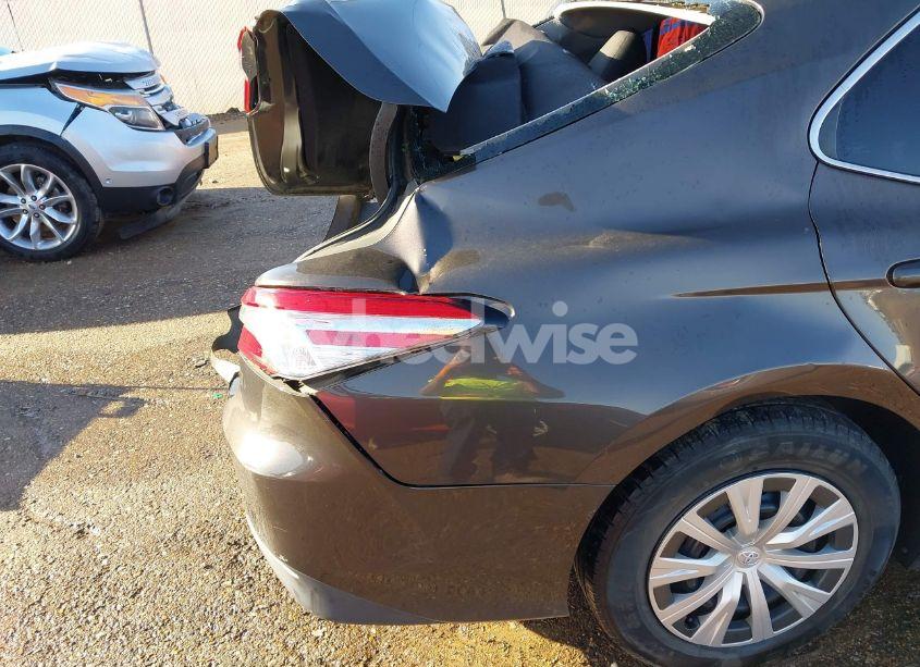 Photo 18 of 2019 Toyota Camry HYBRID LE (VIN 4T1B31HK4KU516123)