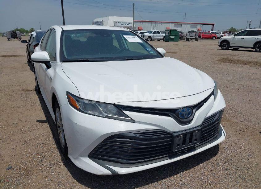 2019 Toyota Camry HYBRID LE (VIN 4T1B31HK5KU008811) main photo