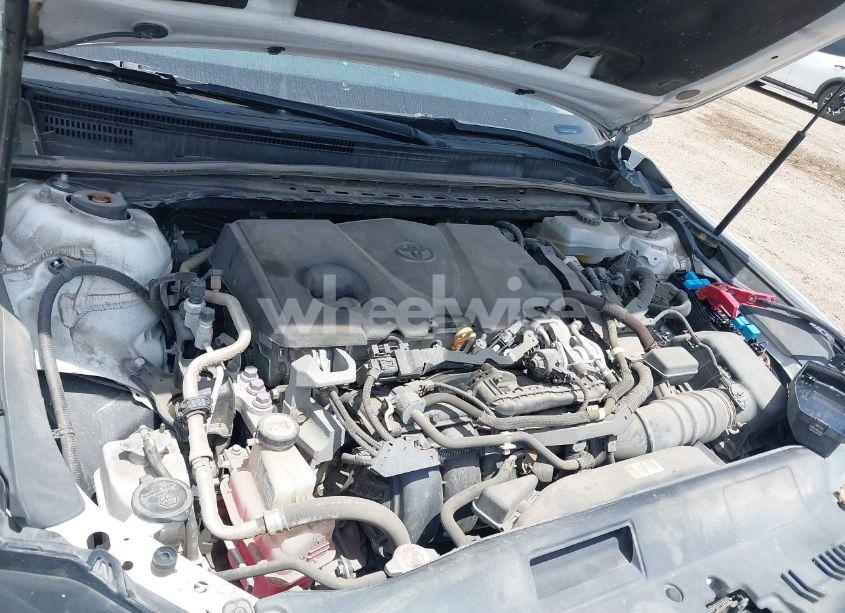 Photo 10 of 2019 Toyota Camry HYBRID LE (VIN 4T1B31HK5KU008811)