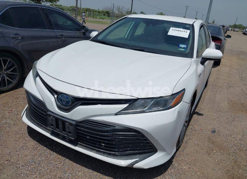 Photo 2 of 2019 Toyota Camry HYBRID LE (VIN 4T1B31HK5KU008811)