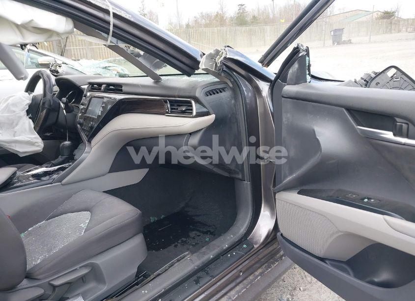 Photo 5 of 2019 Toyota Camry HYBRID LE (VIN 4T1B31HK5KU513571)