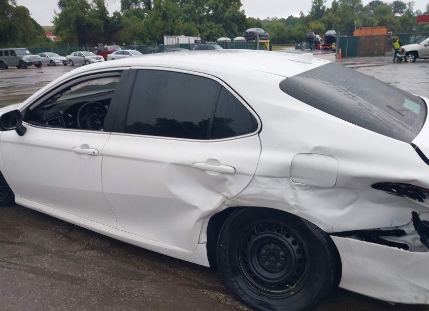 Photo 16 of 2019 Toyota Camry HYBRID LE (VIN 4T1B31HK6KU511666)