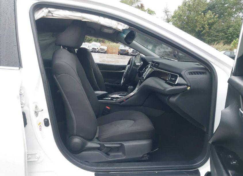 Photo 5 of 2019 Toyota Camry HYBRID LE (VIN 4T1B31HK6KU511666)