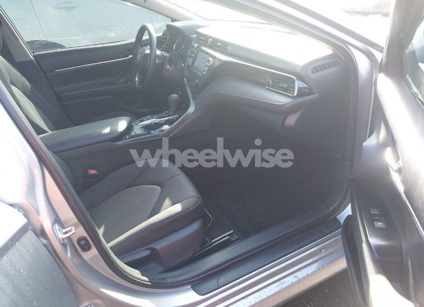 Photo 5 of 2019 Toyota Camry HYBRID LE (VIN 4T1B31HK6KU516916)