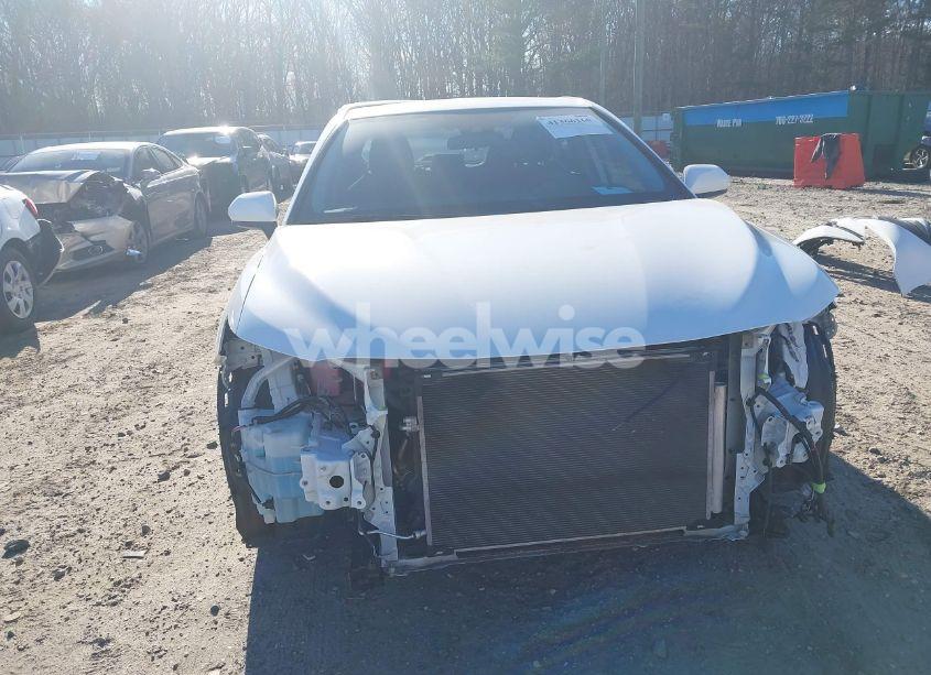 Photo 13 of 2019 Toyota Camry HYBRID LE (VIN 4T1B31HK6KU517869)