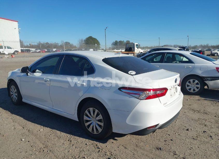 Photo 3 of 2019 Toyota Camry HYBRID LE (VIN 4T1B31HK6KU517869)